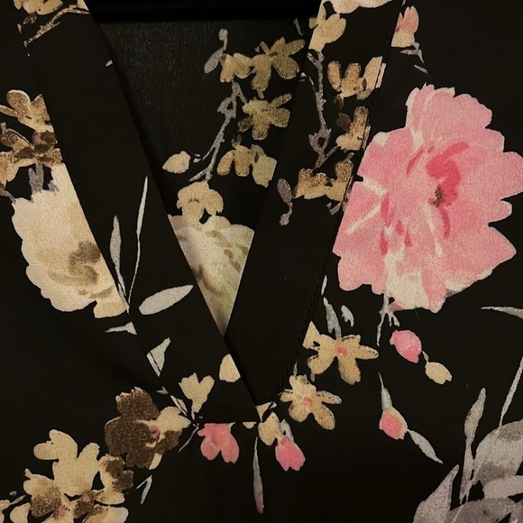LIBERTY LOVE Black/Pink/Tan/White Floral V-Neck Sheer Top w/ Size Small, NWT. - Picture 4 of 7